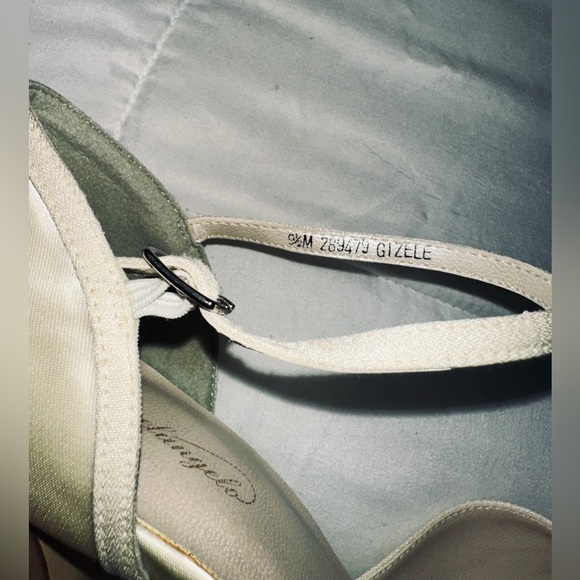 NEW - David's Bridal Michaelangelo - Ivory satin pumps - 'Gizele’ - Size 9.5 - Picture 5 of 6